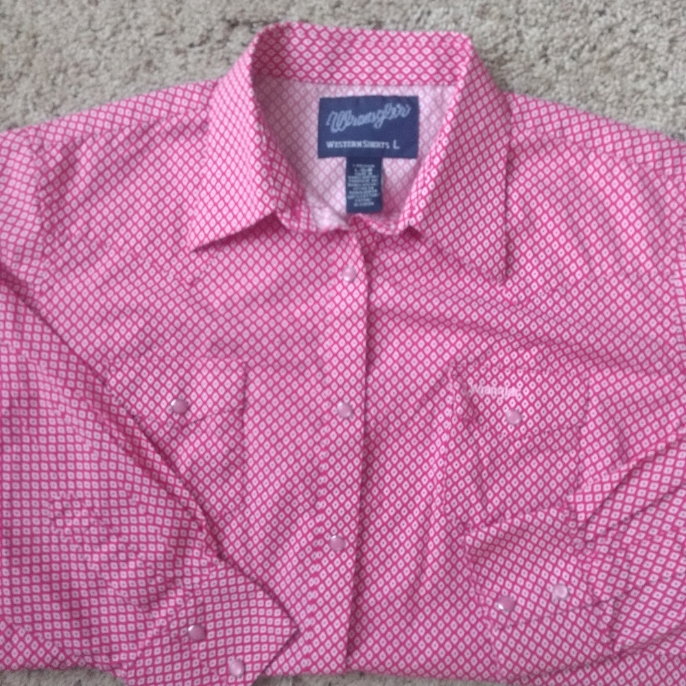 Women's Wrangler brand Western shirt. Pretty pink pearl snap button. size Large